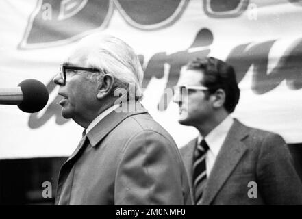 L'intention d'intégrer la ville de Bottop dans le district de Ruhr à Essen a été accueillie par des manifestations de nombreux résidents le 27 février 1976 avec un moteur Banque D'Images