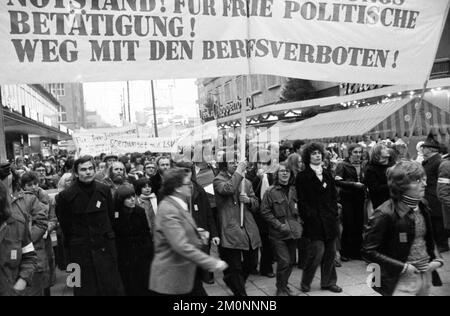 Plusieurs milliers d'élèves et d'enseignants des écoles de Rhénanie-du-Nord-Westphalie ont manifesté pour une plus grande liberté d'expression et une plus grande liberté d'activité politique Banque D'Images