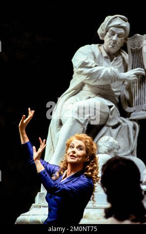 Yvonne Kenny (Romilda) en XERXES à l'Opéra National Anglais (ENO), London Coliseum, Londres WC2 10/01/1992 musique: George Frideric Handel texte: Nicolo Minato chef: Ivor Bolton design: David Fielding éclairage: Paul Pyant traducteur et réalisateur original: Nicholas Hytner Banque D'Images