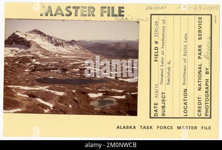 Lac sans nom au fond de la rivière Kamishak. Photographies du Groupe de travail de l'Alaska Banque D'Images