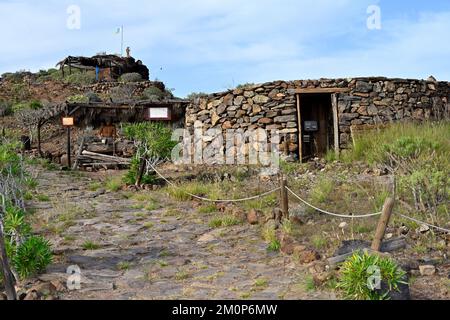 Représentation du quartier vivant dans l'attraction touristique de "Mundo Aborigen" qui présente une série de reconstructions d'habitants originaux de GR Banque D'Images