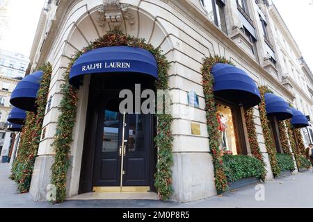 Paris, France-04 décembre 2022 : le premier magasin de Ralph Lauren à Paris a ouvert ses portes en 1986 dans le quartier commerçant chic près de la place de la Madeleine Banque D'Images