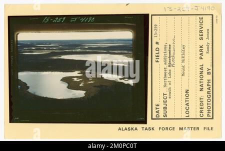 Twin Lake et vue sur Jack Creek. Photographies du Groupe de travail de l'Alaska Banque D'Images