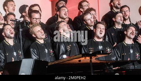 Hambourg, Allemagne. 07th décembre 2022. Le chœur d'hommes de loisirs de Hambourg, Goldkehlchen, donne son concert de Noël traditionnel dans le Kulturkirche Altona. Credit: Markus Scholz/dpa/Alay Live News Banque D'Images