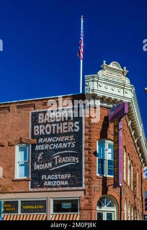 Magasin Babbitt Brothers sur la route 66 à Flagstaff, Arizona, États-Unis [aucune autorisation de propriété ; licence éditoriale uniquement] Banque D'Images