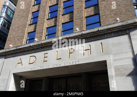 Entrée principale du bâtiment Art Deco Adelphi à Londres Angleterre Royaume-Uni Banque D'Images