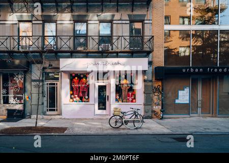 New York, Etats-Unis - 21 novembre 2022 : magasin Printfresh sur Elizabeth Street à Nolita, un quartier charmant et haut de gamme de Manhattan célèbre pour ses magasins et re Banque D'Images