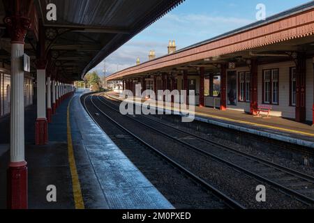 5 décembre 2022. Aviemore, Highlands et îles, Écosse. Il s'agit de la gare d'Aviemore, le chemin de fer de Strathspey, un après-midi ensoleillé. Banque D'Images