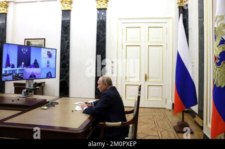 Moscou, Russie. 07th décembre 2022. Le président russe Vladimir Poutine assiste à la réunion annuelle du Conseil présidentiel pour la société civile et les droits de l'homme par liaison vidéo du Kremlin, 7 décembre 2022, à Moscou, en Russie. Credit: Mikhail Metzel/Kremlin Pool/Alamy Live News Banque D'Images