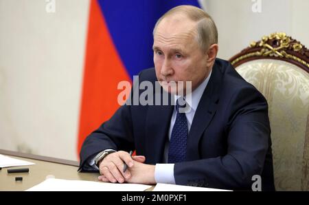 Moscou, Russie. 07th décembre 2022. Le président russe Vladimir Poutine assiste à la réunion annuelle du Conseil présidentiel pour la société civile et les droits de l'homme par liaison vidéo du Kremlin, 7 décembre 2022, à Moscou, en Russie. Credit: Mikhail Metzel/Kremlin Pool/Alamy Live News Banque D'Images