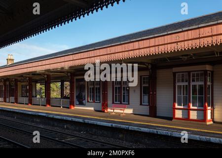 5 décembre 2022. Aviemore, Highlands et îles, Écosse. Il s'agit de la gare d'Aviemore, le chemin de fer de Strathspey, un après-midi ensoleillé. Banque D'Images