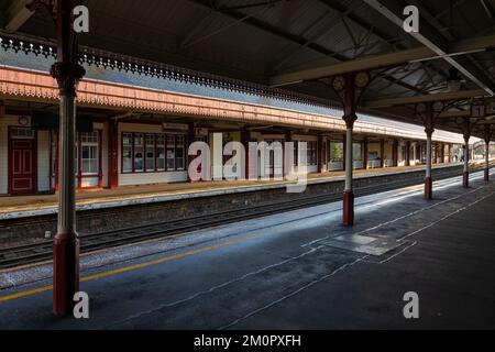 5 décembre 2022. Aviemore, Highlands et îles, Écosse. Il s'agit de la gare d'Aviemore, le chemin de fer de Strathspey, un après-midi ensoleillé. Banque D'Images