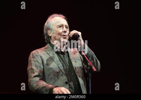 Madrid, Espagne. 07th décembre 2022. Joan Manuel Serrat, auteure-compositrice-interprète lors de la tournée « El vicio de cantar 1965-2022 » au Centre Wizink de Madrid. (Photo par Atilano Garcia/SOPA Images/Sipa USA) crédit: SIPA USA/Alay Live News Banque D'Images