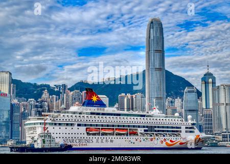 Star Cruises arrivant à Hong Kong Banque D'Images