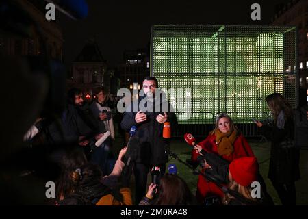 Le Maire de Lyon Gregory Doucet s'adresse à la presse lors de la Fête des Lumières 2022 à Lyon, France sur 7 décembre 2022. Photo de Julien Reynaud/APS-Medias/ABACAPRESS.COM Banque D'Images