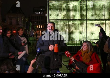 Le Maire de Lyon Gregory Doucet s'adresse à la presse lors de la Fête des Lumières 2022 à Lyon, France sur 7 décembre 2022. Photo de Julien Reynaud/APS-Medias/ABACAPRESS.COM Banque D'Images