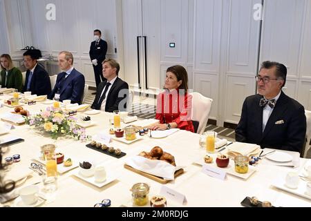 L'illustration montre un petit déjeuner de travail avec des dirigeants d'entreprises belges à Osaka, lors de la Mission économique belge au Japon, le jeudi 08 décembre 2022. Une délégation avec la princesse et divers ministres se rendra à Tokyo, Nagoya, Osaka et Kyoto. BELGA PHOTO ERIC LALMAND Banque D'Images