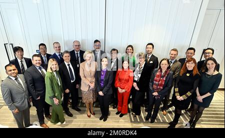 L'illustration montre un petit déjeuner de travail avec des dirigeants d'entreprises belges à Osaka, lors de la Mission économique belge au Japon, le jeudi 08 décembre 2022. Une délégation avec la princesse et divers ministres se rendra à Tokyo, Nagoya, Osaka et Kyoto. BELGA PHOTO ERIC LALMAND Banque D'Images