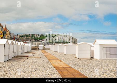 Les chalets bach de Mers-les-bains, connus pour son architecture art nouveau, à la Côte d'Alâtre Banque D'Images