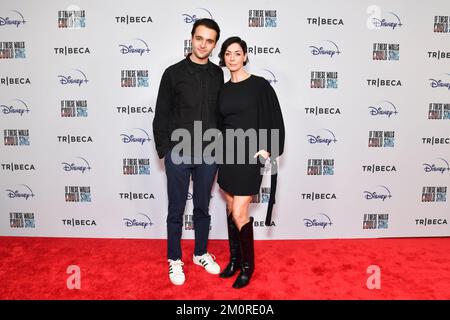 New York, États-Unis. 07th décembre 2022. NEW YORK - DÉCEMBRE 7 : Arthur Alistair Donald et la directrice Mary McCartney assistent à la première à New York du documentaire original de Disney « If these Walls could Sing » au Metrograph on 7 décembre 2022 à New York. (Photo par Anthony Behar/PictureGroup/Sipa USA pour Disney) crédit: SIPA USA/Alay Live News Banque D'Images