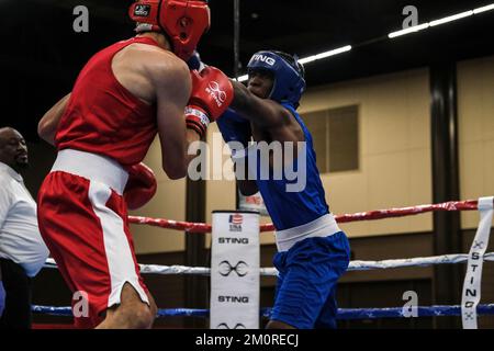 Lubbock, Texas, États-Unis. 7th décembre 2022. Raimier Walker (bleu) de Liverpool, NY en action contre Cesar Olvera de Tracy, CA dans un combat Elite Male 132lb. Walker a été déclaré vainqueur par décision. (Image de crédit : © Adam DelGiudice/ZUMA Press Wire) Banque D'Images