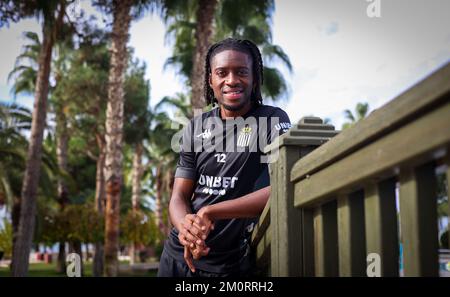 Joris Kayembe de Charleroi pose pour le photographe après une session de formation au camp d'entraînement d'hiver de l'équipe belge de football de première division Sporting Charleroi à Colakli, Turquie, le mercredi 07 décembre 2022. Le sport Charleroi est sur scène du 3 au 10 décembre. BELGA PHOTO VIRGINIE LEFOUR Banque D'Images