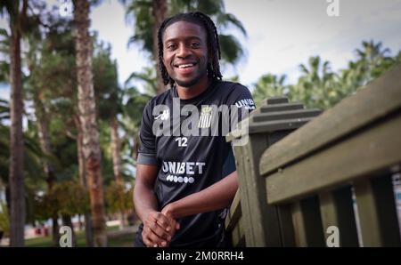 Joris Kayembe de Charleroi pose pour le photographe après une session de formation au camp d'entraînement d'hiver de l'équipe belge de football de première division Sporting Charleroi à Colakli, Turquie, le mercredi 07 décembre 2022. Le sport Charleroi est sur scène du 3 au 10 décembre. BELGA PHOTO VIRGINIE LEFOUR Banque D'Images