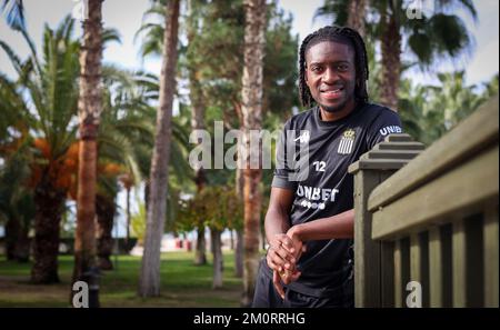 Joris Kayembe de Charleroi pose pour le photographe après une session de formation au camp d'entraînement d'hiver de l'équipe belge de football de première division Sporting Charleroi à Colakli, Turquie, le mercredi 07 décembre 2022. Le sport Charleroi est sur scène du 3 au 10 décembre. BELGA PHOTO VIRGINIE LEFOUR Banque D'Images