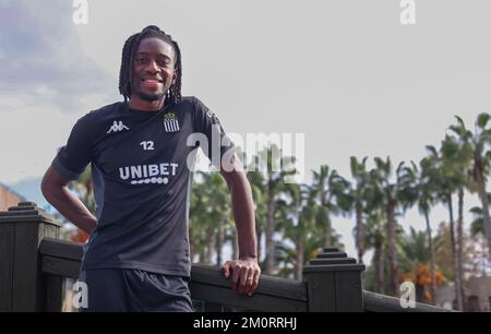 Joris Kayembe de Charleroi pose pour le photographe après une session de formation au camp d'entraînement d'hiver de l'équipe belge de football de première division Sporting Charleroi à Colakli, Turquie, le mercredi 07 décembre 2022. Le sport Charleroi est sur scène du 3 au 10 décembre. BELGA PHOTO VIRGINIE LEFOUR Banque D'Images