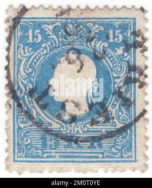 AUTRICHE — 1858: Un timbre-poste bleu kreuzer de 15 représentant le portrait en relief du jeune empereur monarque autrichien Franz Josef. Franz Joseph I ou François Joseph I fut empereur d'Autriche, roi de Hongrie, et les autres États de la monarchie des Habsbourg du 2 décembre 1848 jusqu'à sa mort le 21 novembre 1916. Au début de son règne, ses royaumes et ses territoires ont été désignés comme l'Empire autrichien, mais ont été reconstitués comme la double monarchie de l'Empire austro-hongrois en 1867. Du 1 mai 1850 au 24 août 1866, Franz Joseph a également été président de la Confédération allemande Banque D'Images