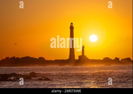 France, Finistère, Plouguerneau, coucher de soleil sur les phares de l'île vierge, dont l'un est le plus haut d'Europe Banque D'Images