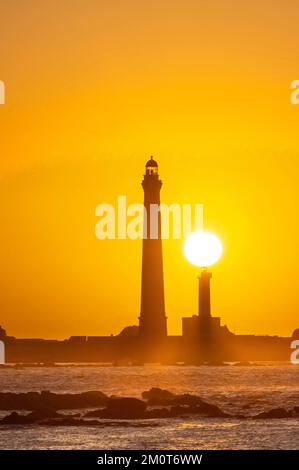 France, Finistère, Plouguerneau, coucher de soleil sur les phares de l'île vierge, dont l'un est le plus haut d'Europe Banque D'Images