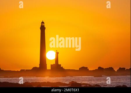 France, Finistère, Plouguerneau, coucher de soleil sur les phares de l'île vierge, dont l'un est le plus haut d'Europe Banque D'Images