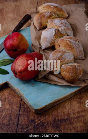 Des rouleaux de baguette fantastiques avec des poires Banque D'Images