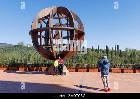 Italie, Toscane, Vinci, la sculpture de l'Homme de Vitruvian Banque D'Images