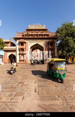 Inde, Rajasthan, Jodhpur, marché de Sardar Girdikot, porte du marché de la Tour de l'horloge Banque D'Images