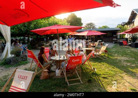 France, Bas Rhin, Strasbourg, quartier de la Roberstau, Parc du Château des Pourtales, Pourtales Plage (plage) en été Banque D'Images