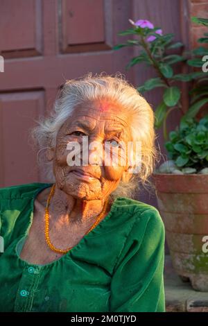 Népal, Nuwakot, femme âgée Banque D'Images