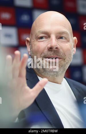 Bruxelles. 08 décembre 2022, Brian Riemer, entraîneur en chef d'Anderlecht, photographié lors d'une conférence de presse de l'équipe belge de football RSC Anderlecht pour présenter son nouvel entraîneur, jeudi 08 décembre 2022 à Bruxelles. Danish Riemer vient du club anglais de la Premier League Brentford FC, où il était assistant-entraîneur. BELGA PHOTO BRUNO FAHY Banque D'Images