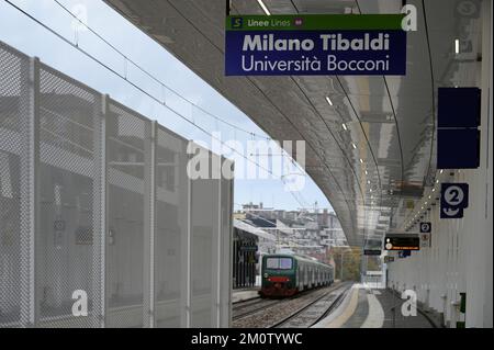 Milan (Italie), la nouvelle station Tibaldi-Università Bocconi du système de transport régional, qui fait partie du projet de ligne circulaire de Milan. - Milan, la nuova stazione Tibaldi-Università Bocconi del sistema di trasporto regionale, parte del progetto di linea circolare milanais. Banque D'Images