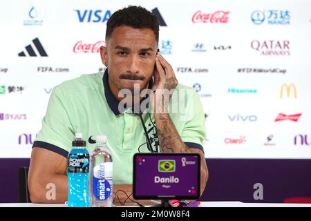 Danilo Luiz da Silva, du Brésil, s'adresse aux médias lors de la conférence de presse du Brésil au Centre national des congrès du Qatar à Doha, au Qatar, sur le 08 décembre 2022. Photo: Goran Stanzl/PIXSELL Banque D'Images