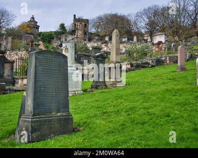 Pierres tombales sur le terrain de New Calton Burial à Édimbourg, en Écosse, au Royaume-Uni. Banque D'Images