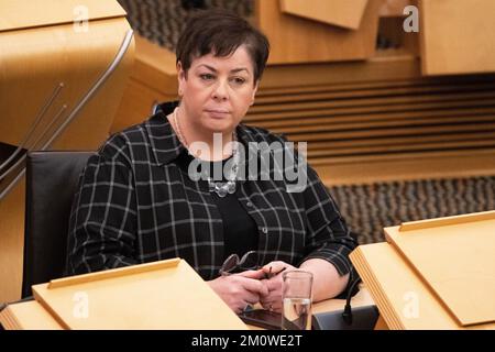 Édimbourg, Écosse, Royaume-Uni. 8th décembre 2022. PHOTO : Elena Whitham MSP, a été nommée ministre de la sécurité communautaire en novembre 2022. Session hebdomadaire des premiers ministres questions au Parlement écossais, Holyrood. Crédit: Colin D Fisher crédit: Colin Fisher/Alay Live News Banque D'Images