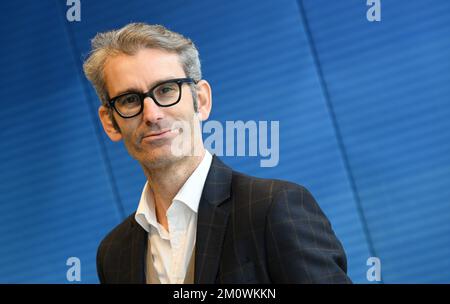 Munich, Allemagne. 08th décembre 2022. Björn Wilhelm, Directeur de programme Culture chez Bayerischer Rundfunk (BR). BR lance une restructuration à grande échelle de l'ensemble de son offre. (À dpa BR reconstitutions: La bibliothèque de médias et le réseau plus fort - coupures dans la télévision et la radio) crédit: Angelika Warmuth/dpa/Alamy Live News Banque D'Images