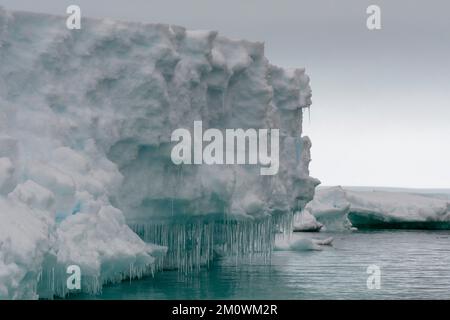 Icebergs, plateau de glace Larsen C, mer de Weddell, Antarctique. Banque D'Images