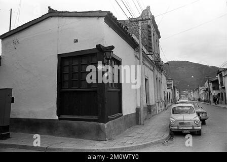 Salta City, Argentine, scènes de rue, boy dessine un portrait de Sarmiento, 1976 Banque D'Images