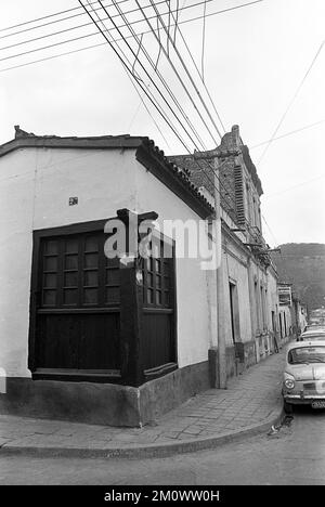 Salta City, Argentine, scènes de rue, boy dessine un portrait de Sarmiento, 1976 Banque D'Images