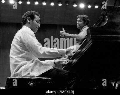 André Watts, pianiste de musique classique américaine, répète avec l'Orchestre philharmonique de New York sous la direction de Zubin Mehta, au Avery Fisher Hall de New York. Banque D'Images