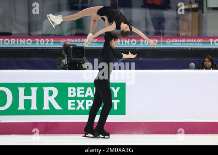 Turin, Italie, le 8th décembre 2022. Anastasia Golubeva et Hektor Giotopoulos Moore, de l'Australie, se sont produits dans le cadre du Junior pairs Short Program à Palavela, Turin. Date de la photo : 8th décembre 2022. Le crédit photo devrait se lire comme suit : Jonathan Moscrop/Sportimage Banque D'Images