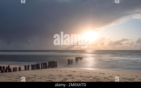 Scène de plage solitaire sur l'île de Sylt en soirée d'été. Allemagne Mer du Nord Banque D'Images